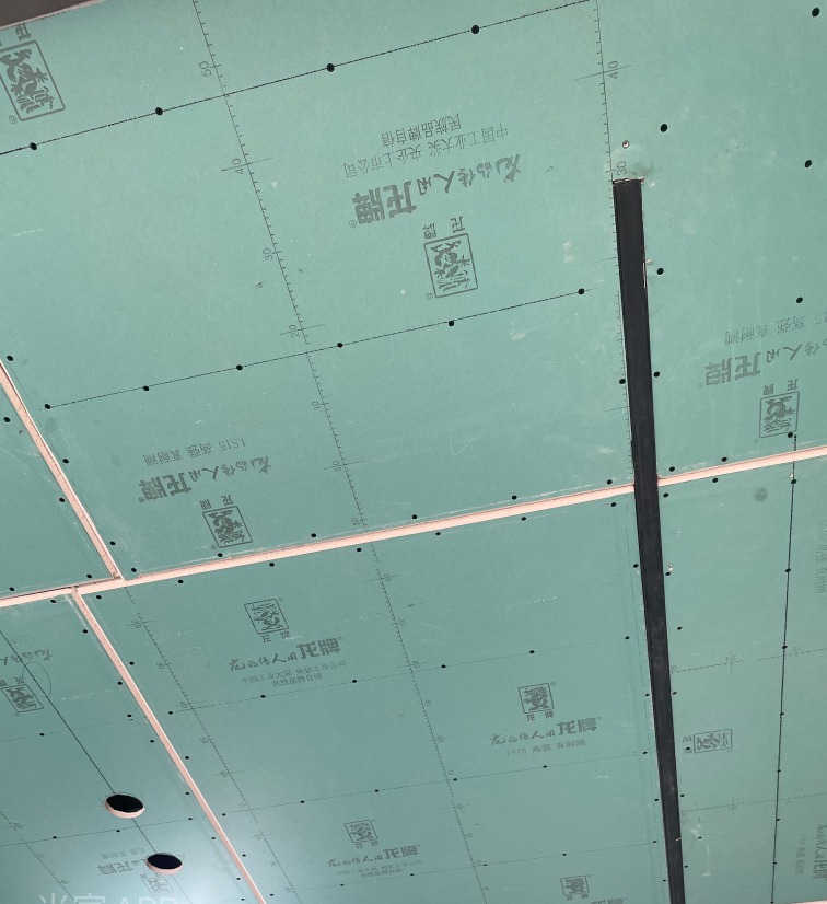 石膏板拼接处为什么要开V形缝？